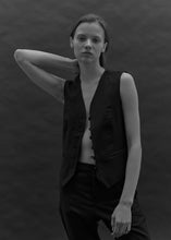 Load image into Gallery viewer, THE VEST